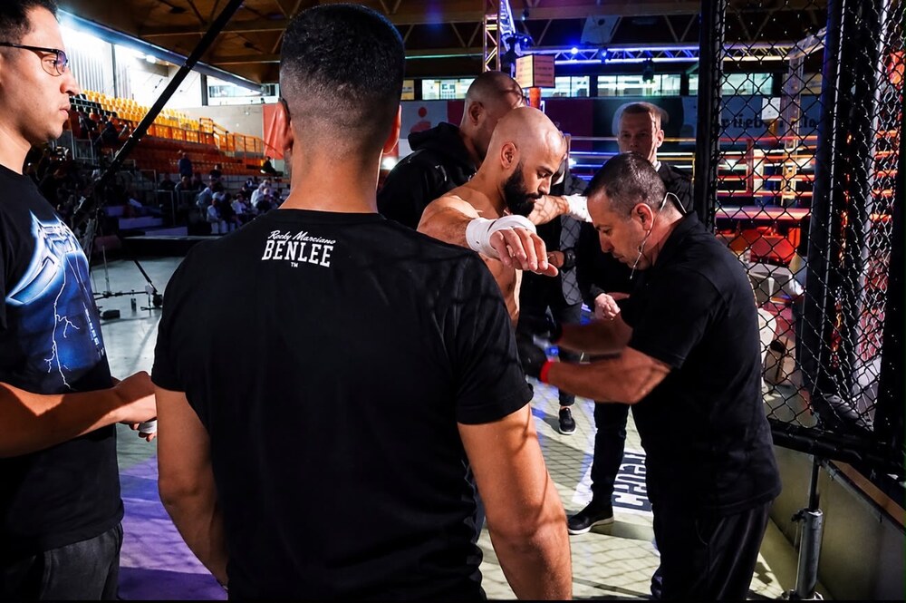 Brahim Bydamen getting hands wrapped — training / event